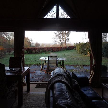 Idyllic Log Cabin Near Stratford Upon Avon エクステリア 写真