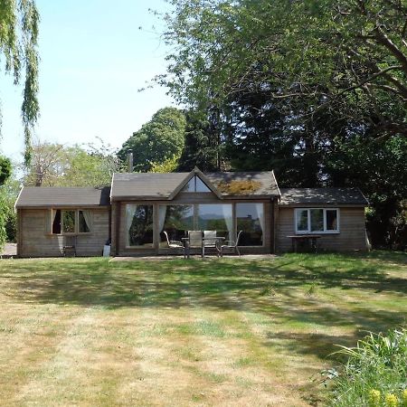 Idyllic Log Cabin Near Stratford Upon Avon エクステリア 写真