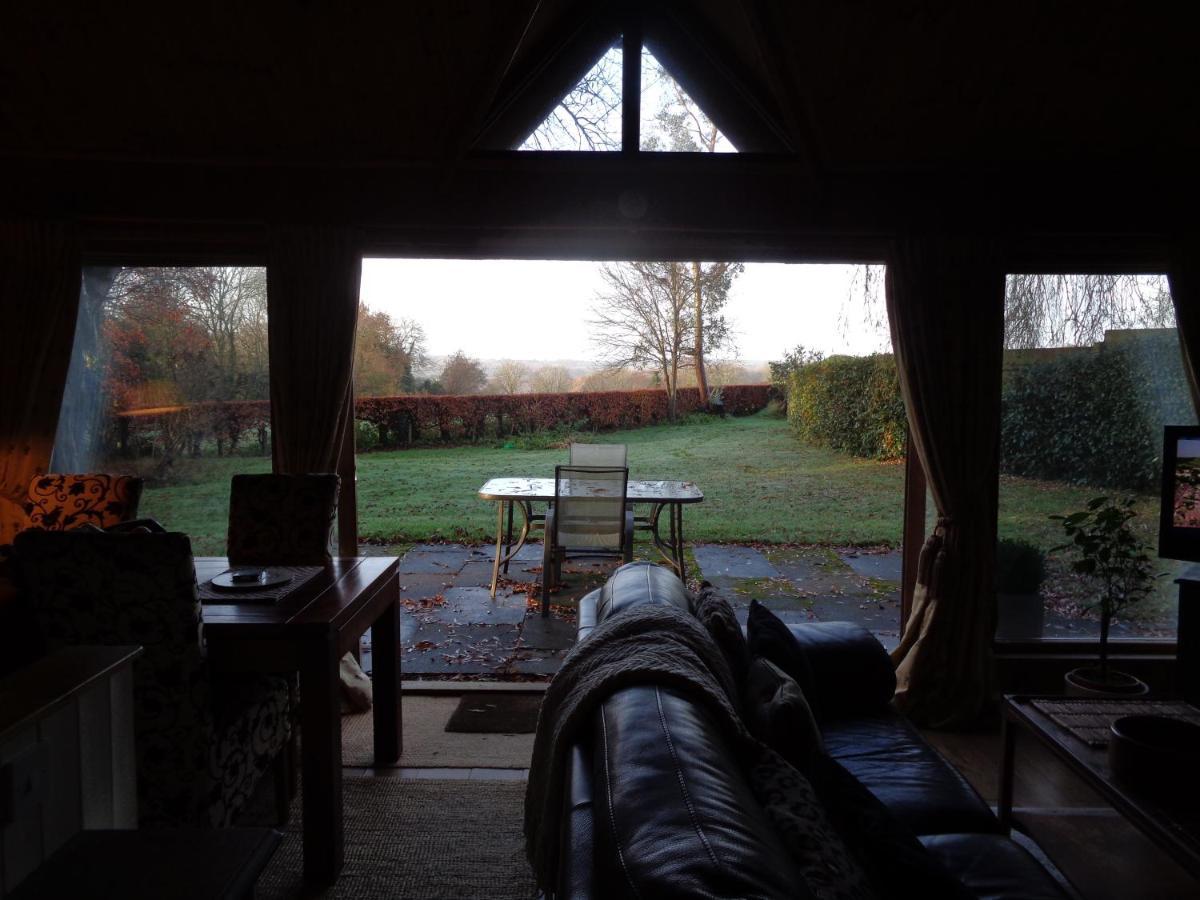 Idyllic Log Cabin Near Stratford Upon Avon エクステリア 写真