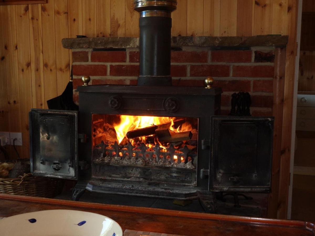 Idyllic Log Cabin Near Stratford Upon Avon エクステリア 写真