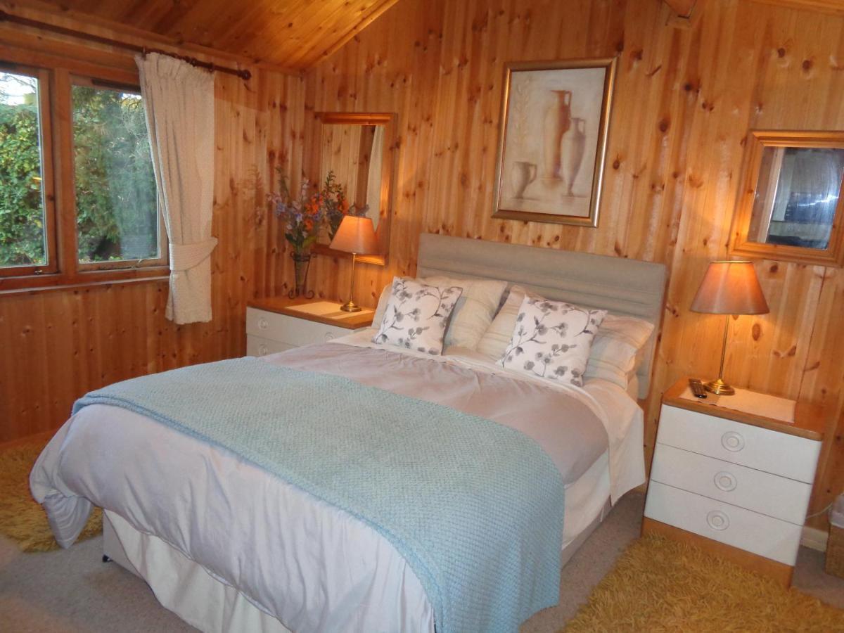 Idyllic Log Cabin Near Stratford Upon Avon エクステリア 写真